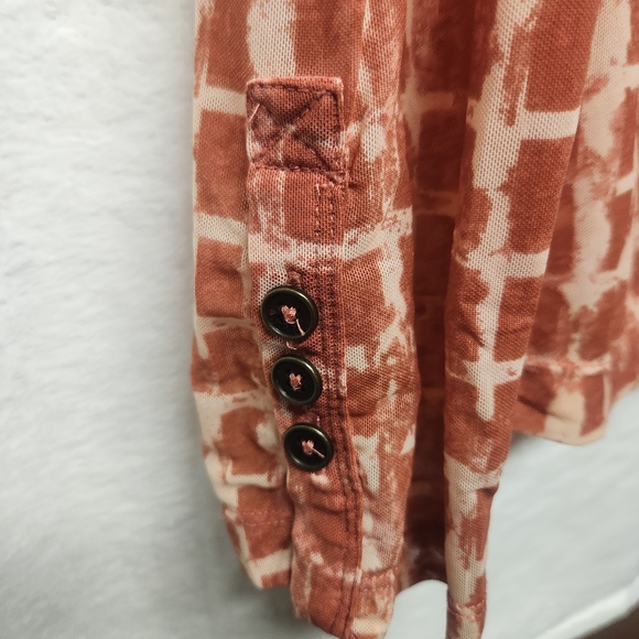 Free People- Sheer- 3/4 Button Front- Long Sleeve- Blouse- Red/Tan- Size Medium - Picture 14 of 16